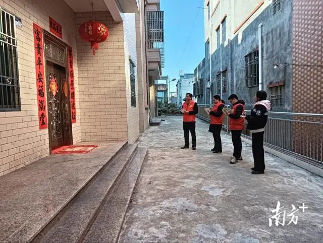 开展“最美庭院”“星级文明户”评比活动。 图片